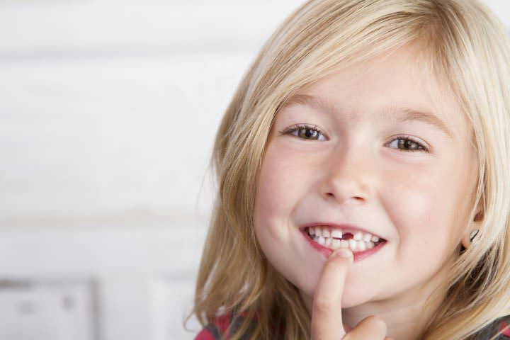 Devojcica bez mlecnog zuba